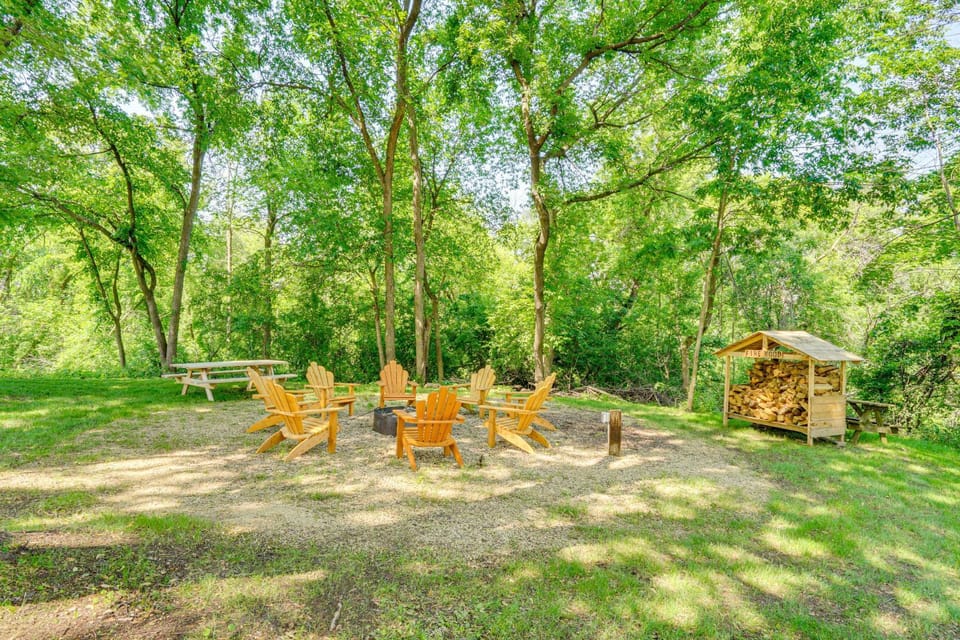 Picturesque Lake Elmo Cottage w/ Fire Pits! House in Lake Elmo