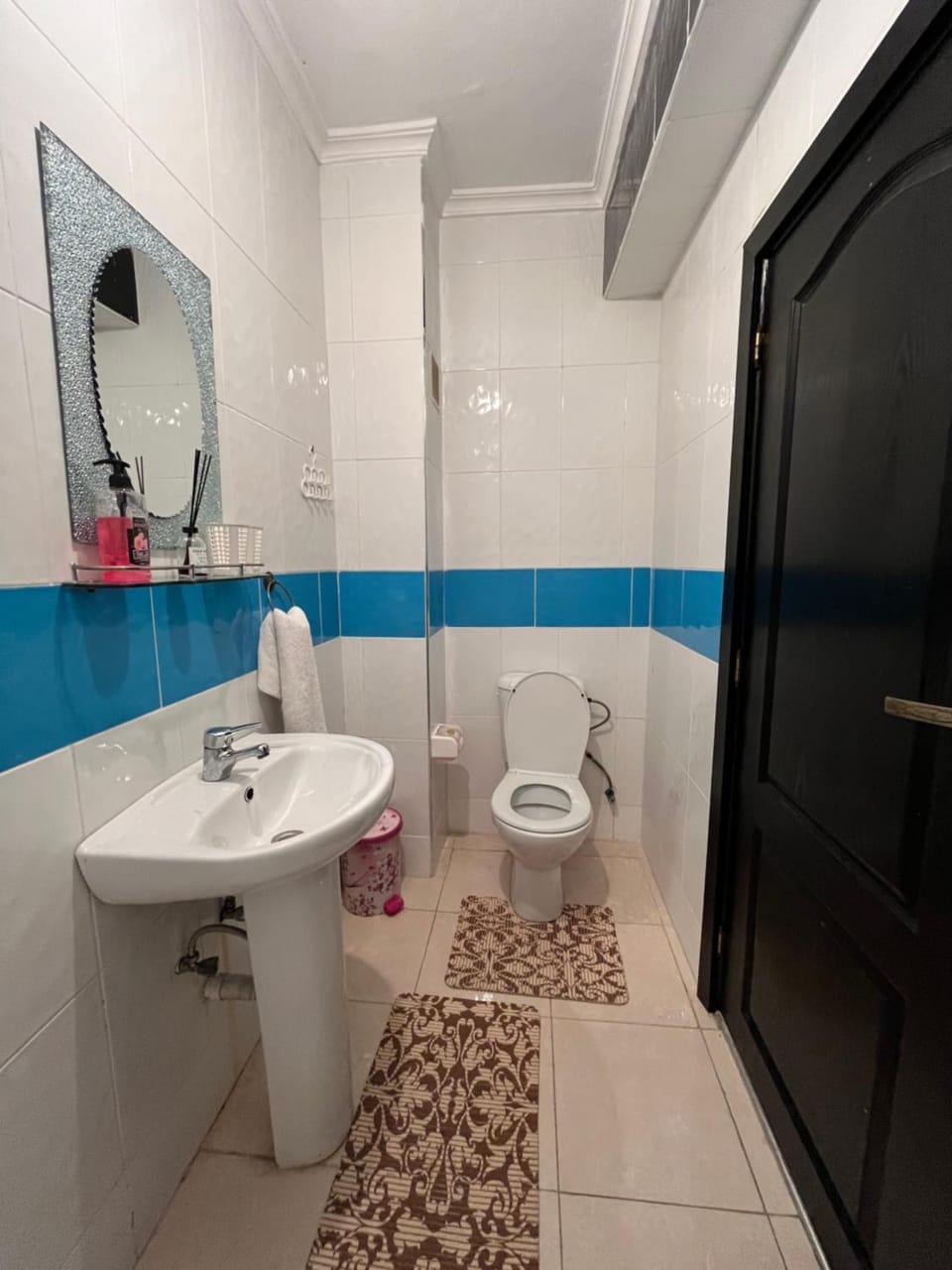 Shower, Toilet, Bathroom, towels