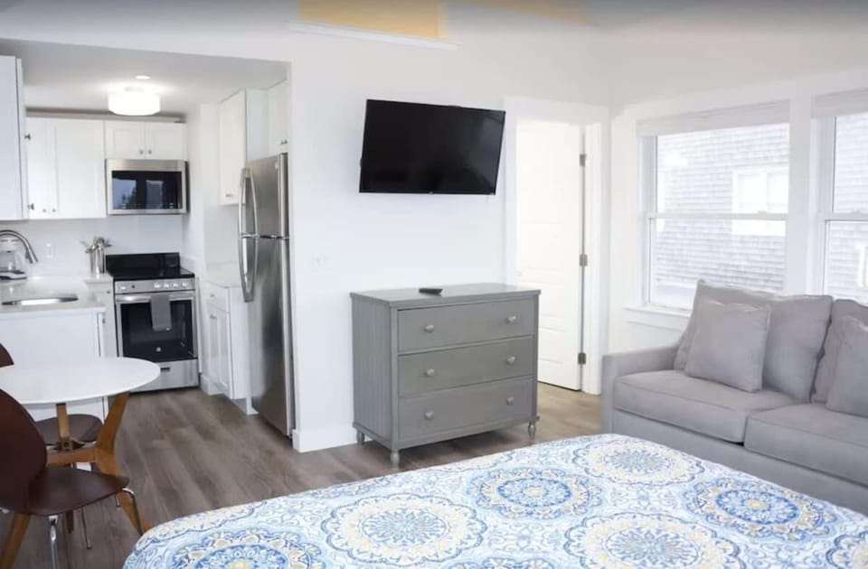 Fresh and Crisp Pet Friendly Studio Apartment in North Truro