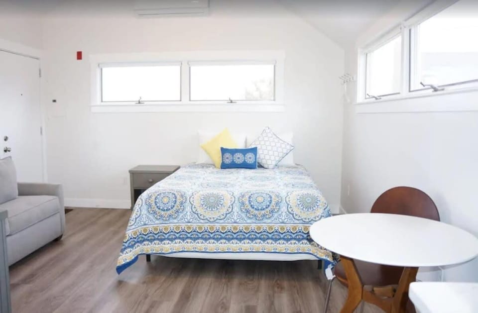 Fresh and Crisp Pet Friendly Studio Apartment in North Truro