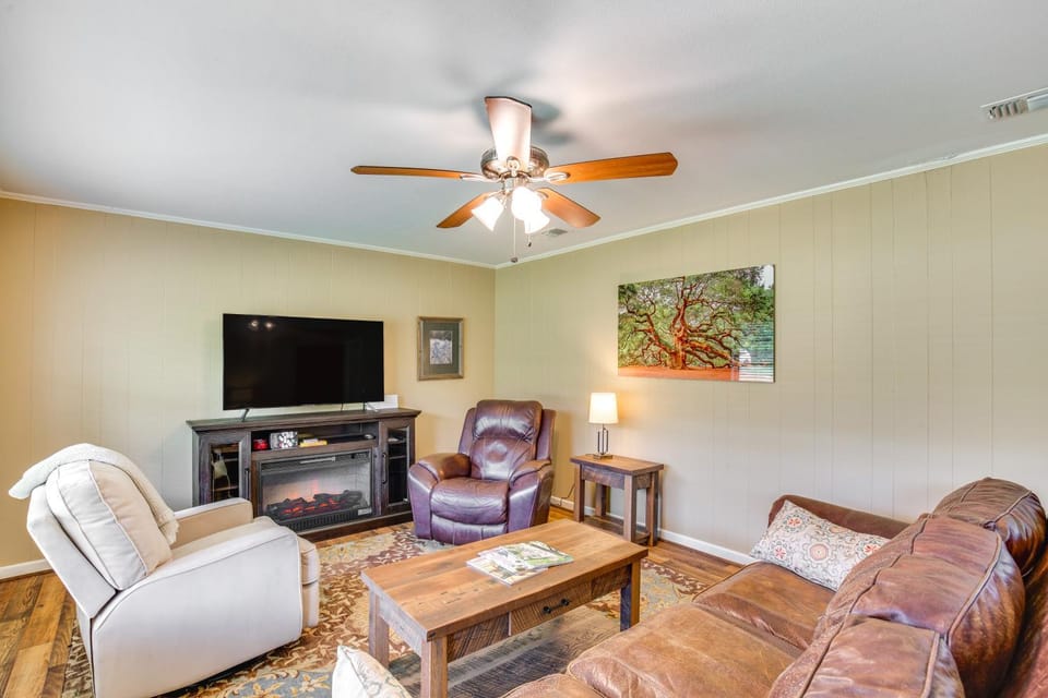 Family-Friendly De Kalb Getaway w/ Fire Pit! House in Arkansas