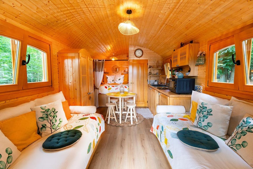 Photo of the whole room, Bedroom, kitchen