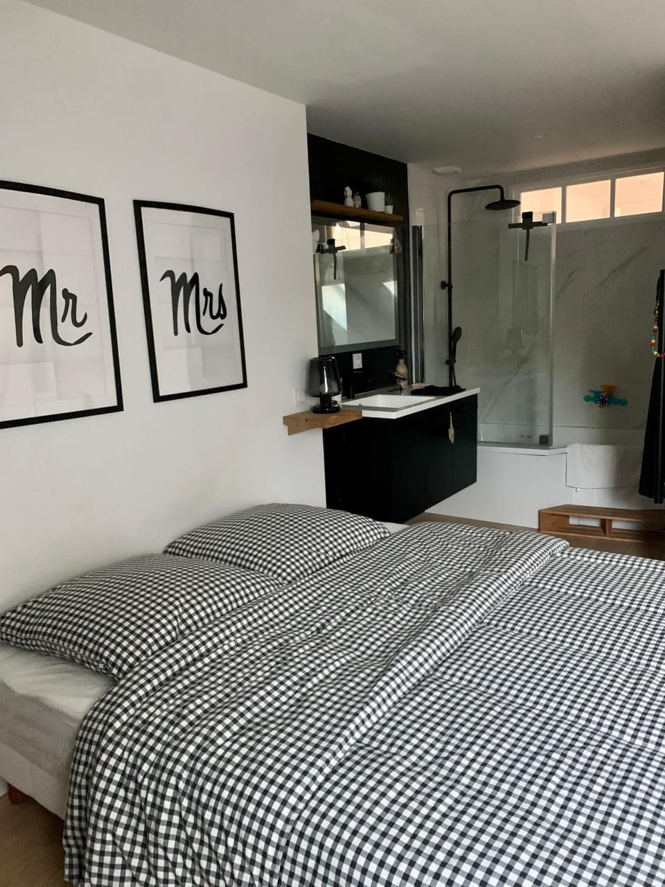 Bed, Bathroom, Bedroom
