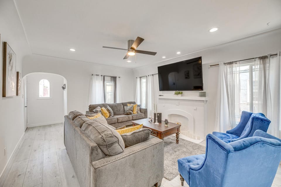 2 Mi to Citadel Outlets! East LA Retreat Near I-5 Apartment in Commerce