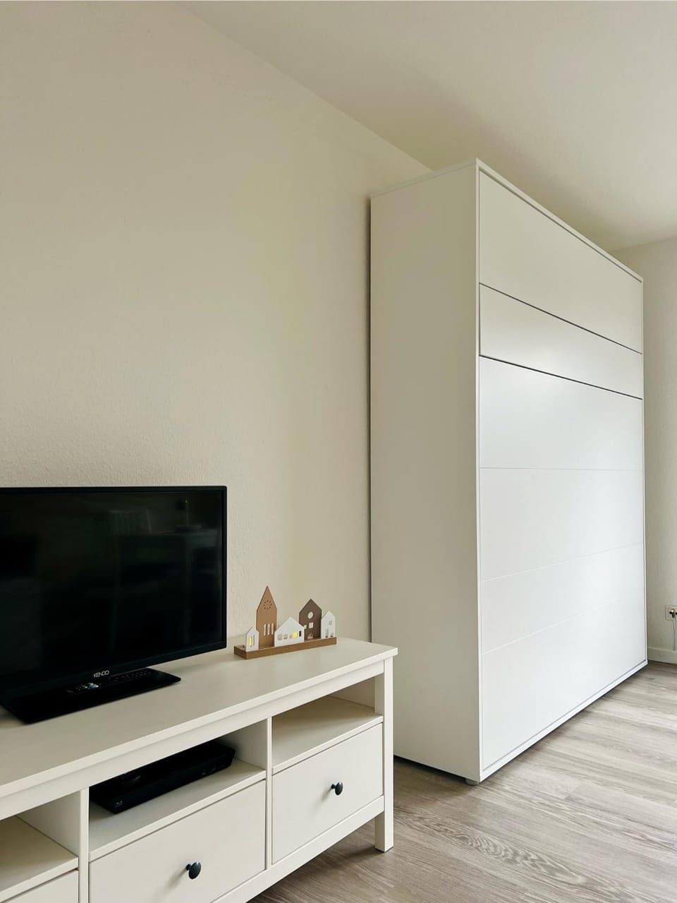 Bed, TV and multimedia