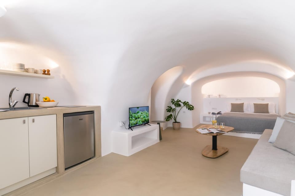 Santorini Wine Villa Downtown Fira Villa in Thera