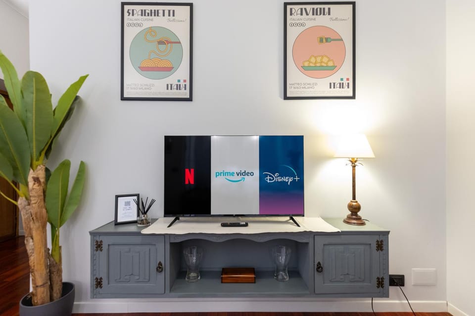 Communal lounge/ TV room, TV and multimedia