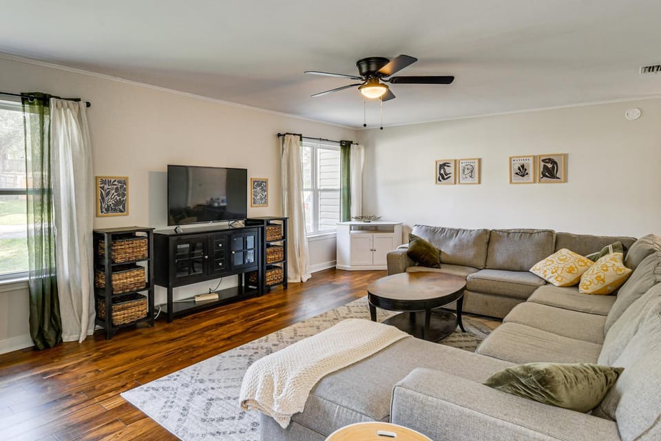 Daphne Home w/ Deck: Close to Beaches & Parks! House in Daphne