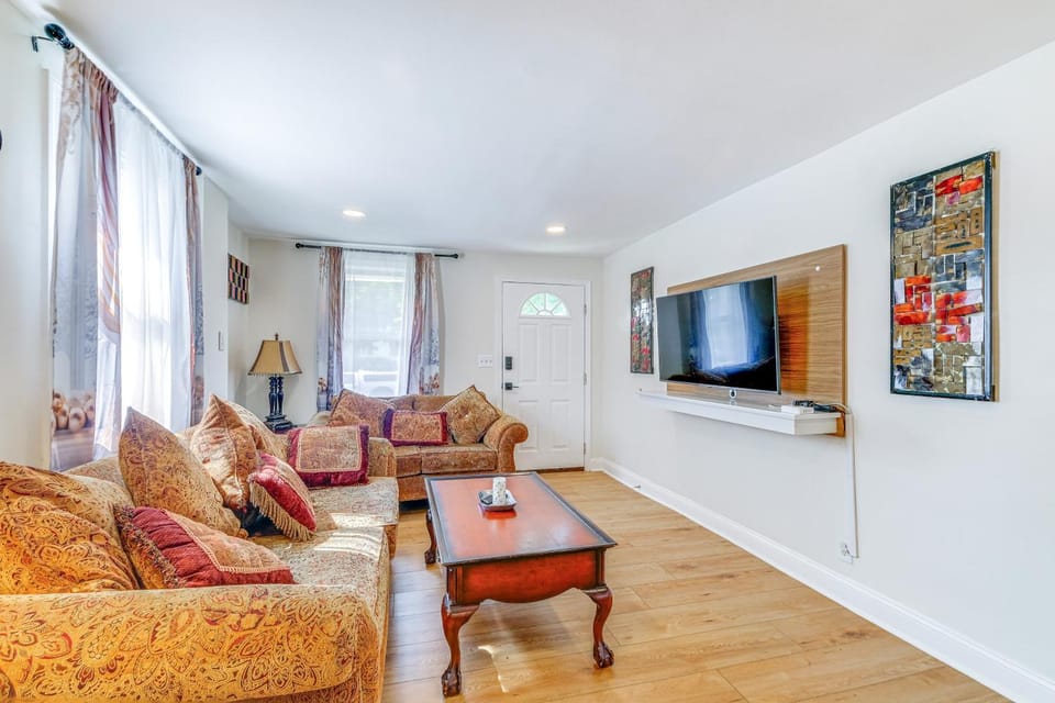 Rockville Home w/ Spacious Yard: 17 Mi to DC! House in Rockville