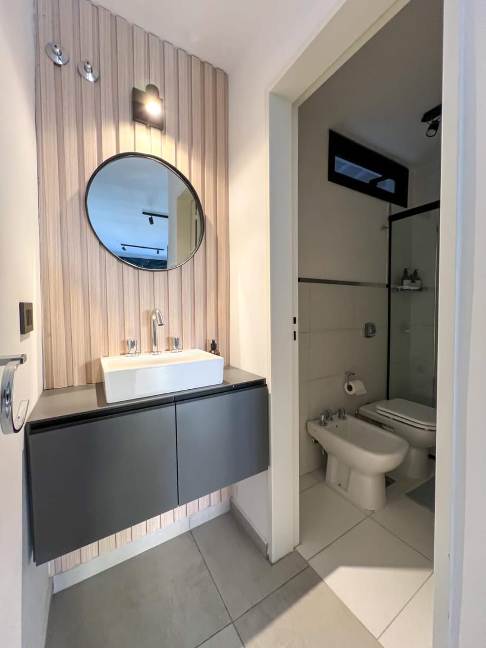 Shower, Toilet, Bathroom, bidet, towels