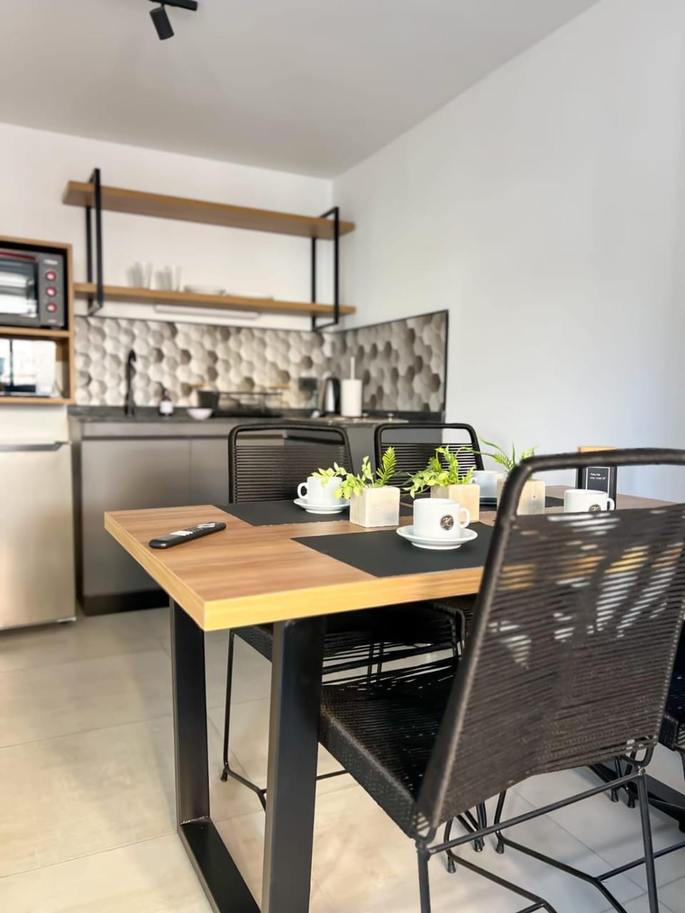Kitchen or kitchenette, Living room, Seating area, Dining area
