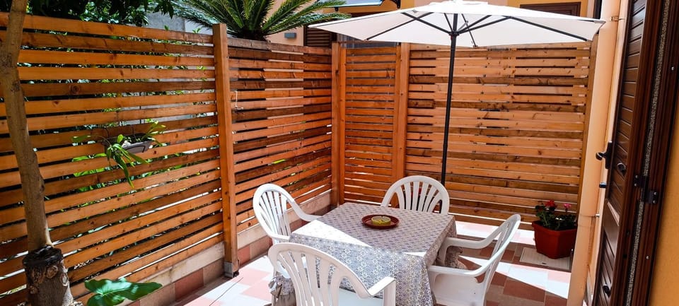 Patio, Day, Garden, Balcony/Terrace, Dining area, Garden view