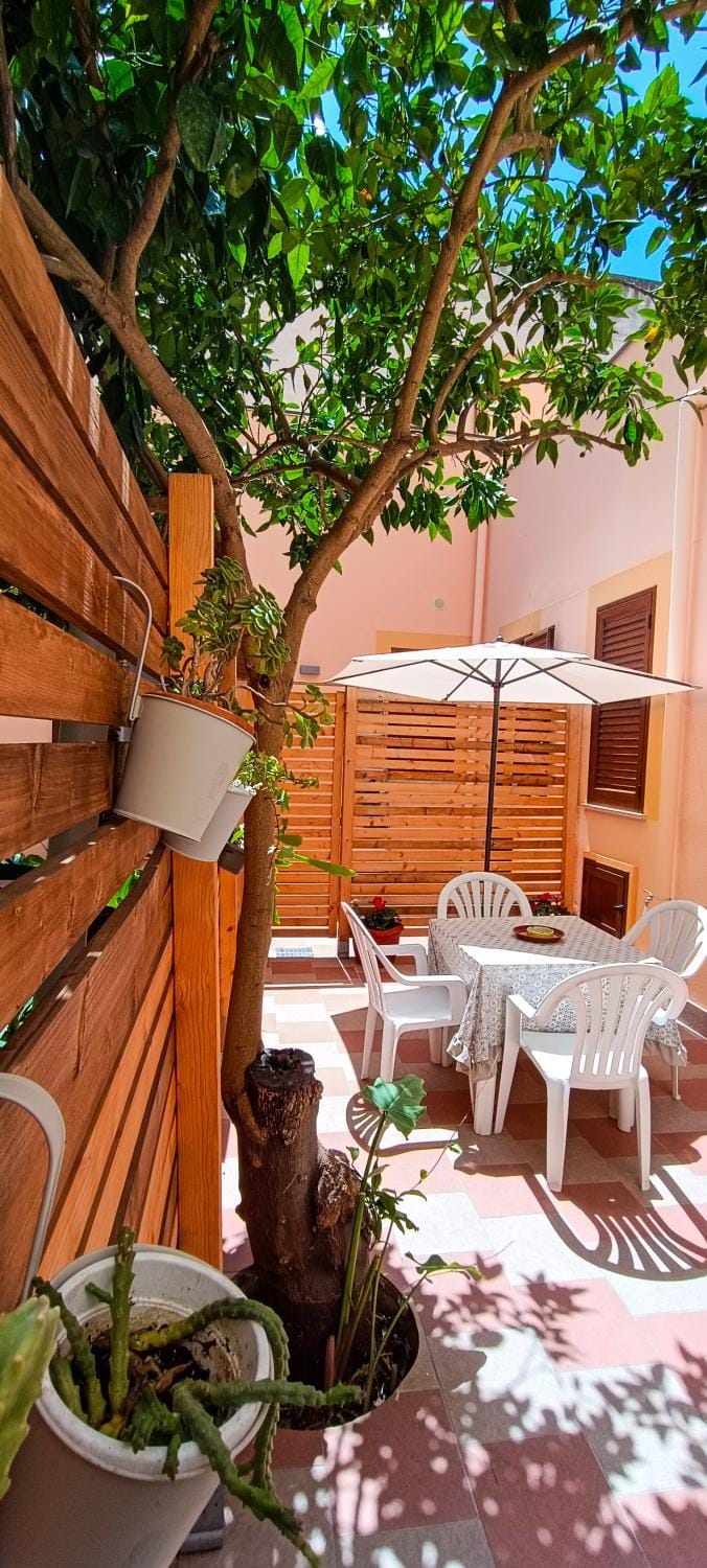 Patio, Spring, Day, Garden, Balcony/Terrace, Dining area, Garden view
