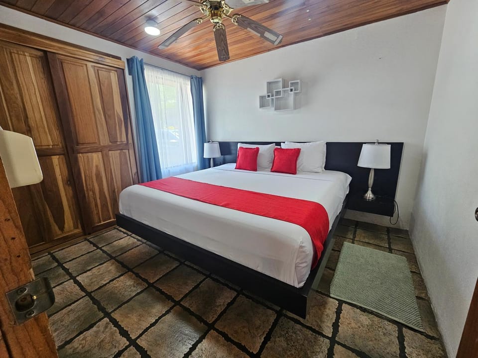 Photo of the whole room, Bedroom