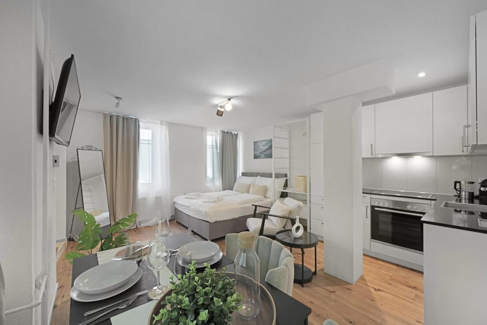 TV and multimedia, Kitchen or kitchenette, Living room, Seating area, Dining area, oven