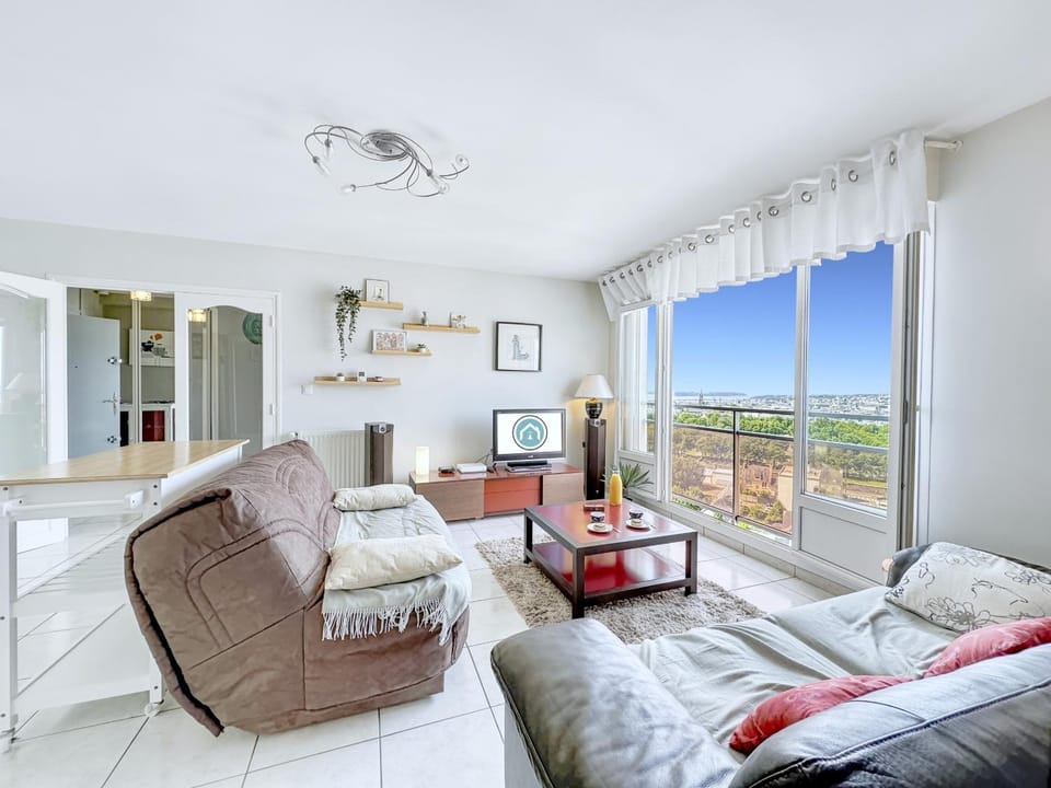 Le Panoramique vue sur la rade pour ce beau T3 Apartment in Brest