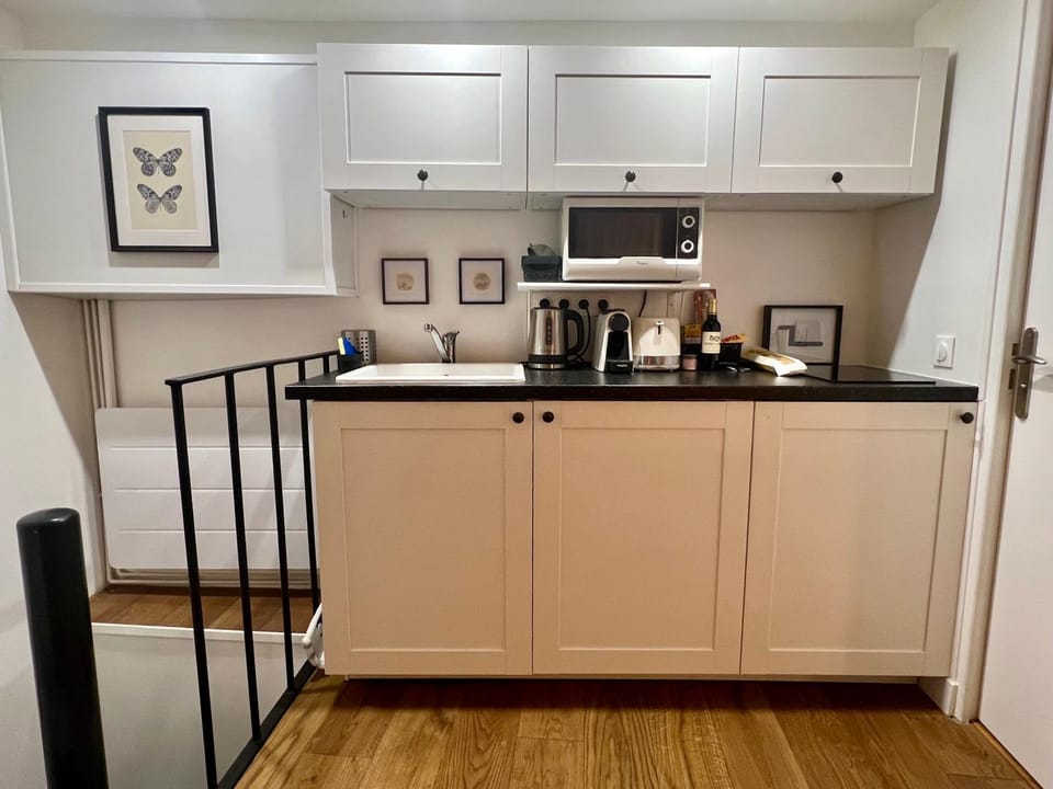 Kitchen or kitchenette
