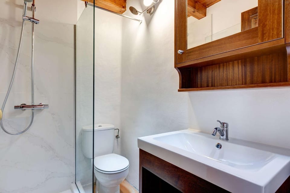 Bathroom, Living room
