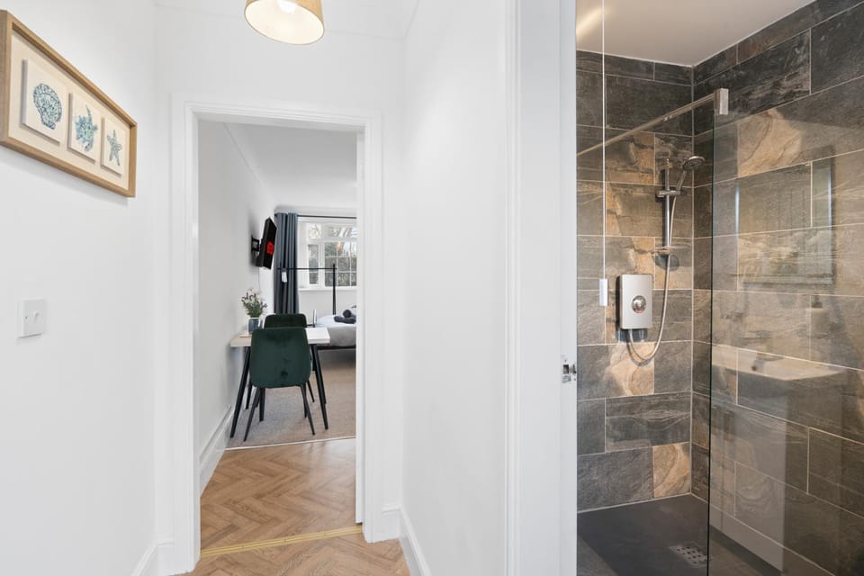 Hillbarn Studio Free Parking & Private Patio Apartment in Worthing