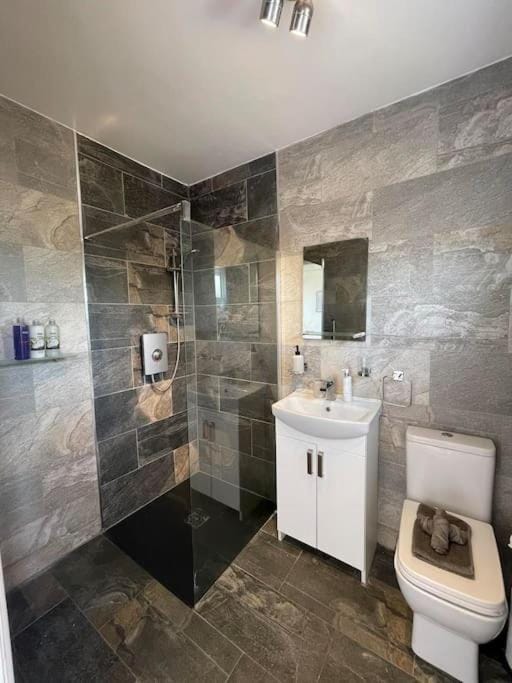 Hillbarn Studio Free Parking & Private Patio Apartment in Worthing