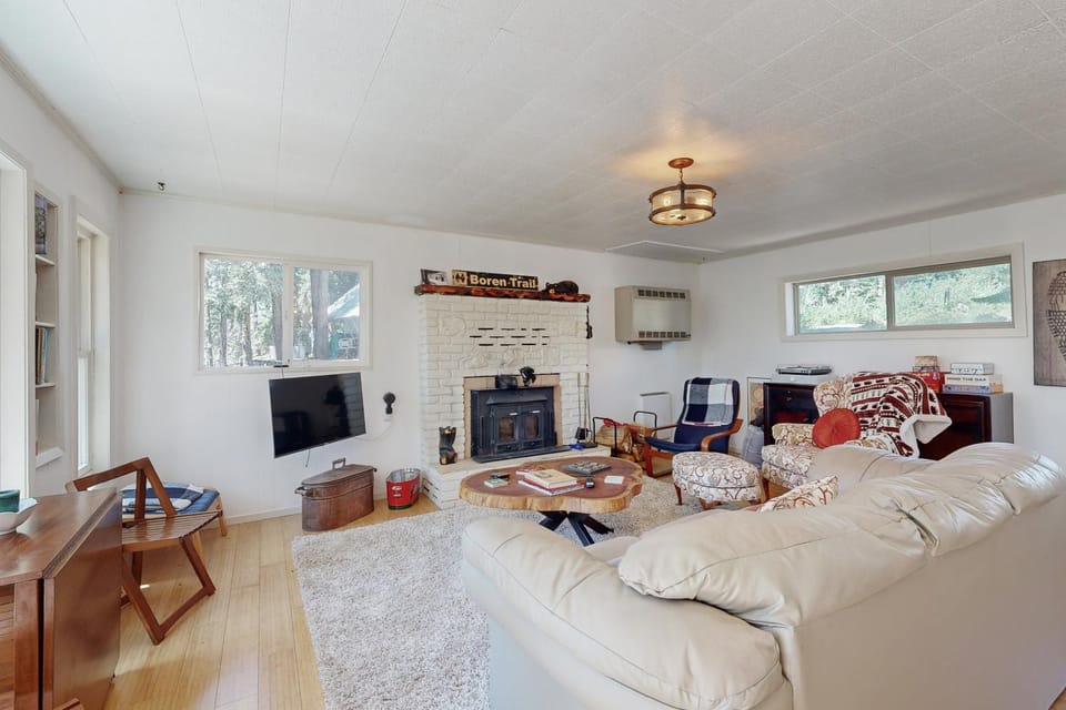 10 Mi to Bear Valley Resort: Serene Mtn Retreat House in Calaveras County