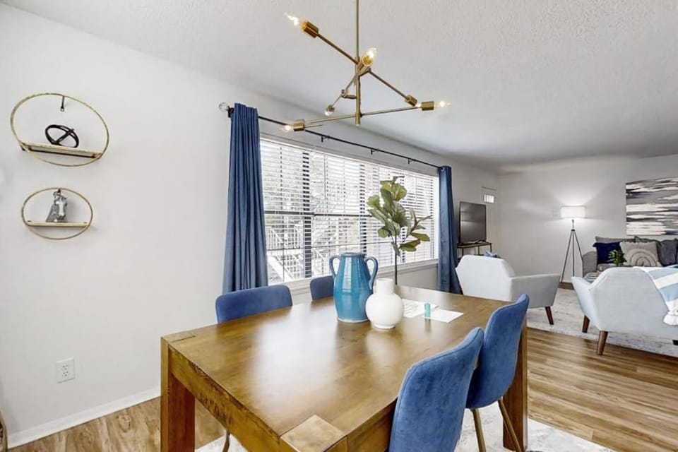 A Touch of Modern Apartment in Hot Springs