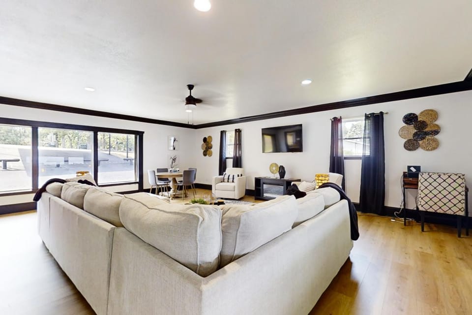 Lake Hamilton Elegance House in Lake Hamilton