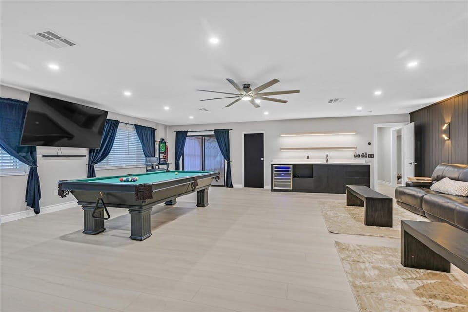 Luxury 5BR Retreat Pool Hot Tub Gym 7000sqf House in Henderson