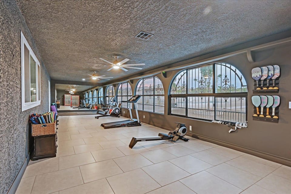 Luxury 5BR Retreat Pool Hot Tub Gym 7000sqf House in Henderson
