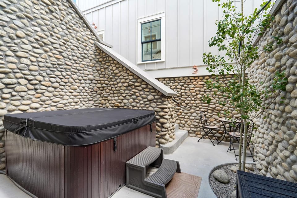 Whitewater Villa - 5BR Luxury Retreat with Hot Tub House in Buena Vista
