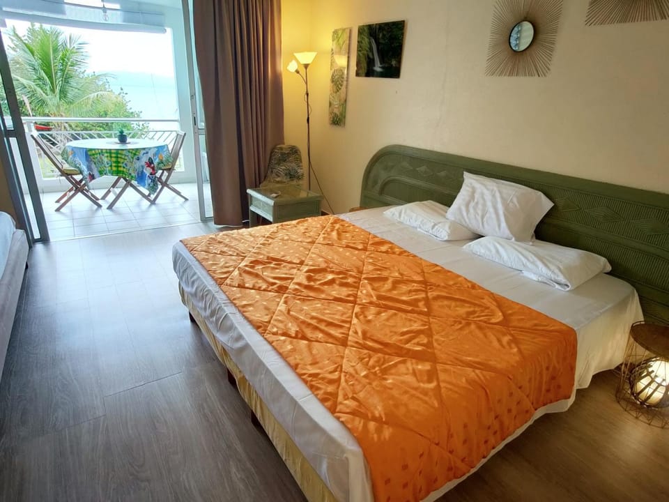 Studio vue mer, pieds dans l'eau Apartment in Le Gosier