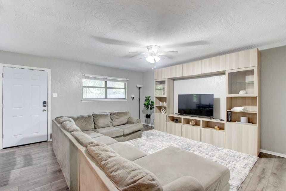 Cozy Home Near Downtown Lawton Apartment in Lawton