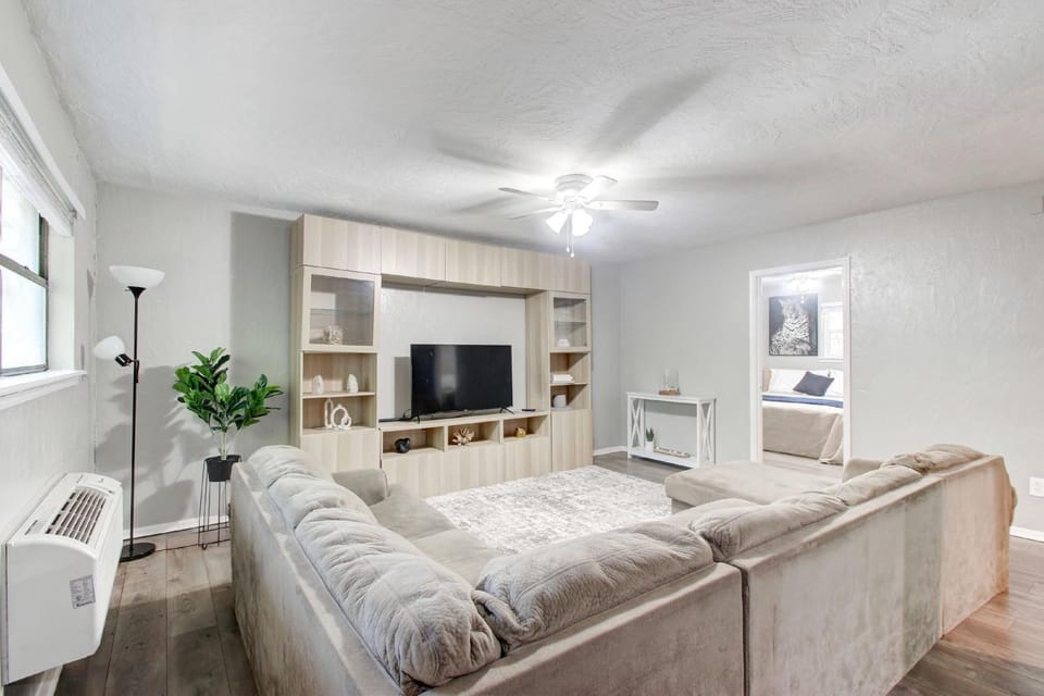 Cozy Home Near Downtown Lawton Apartment in Lawton