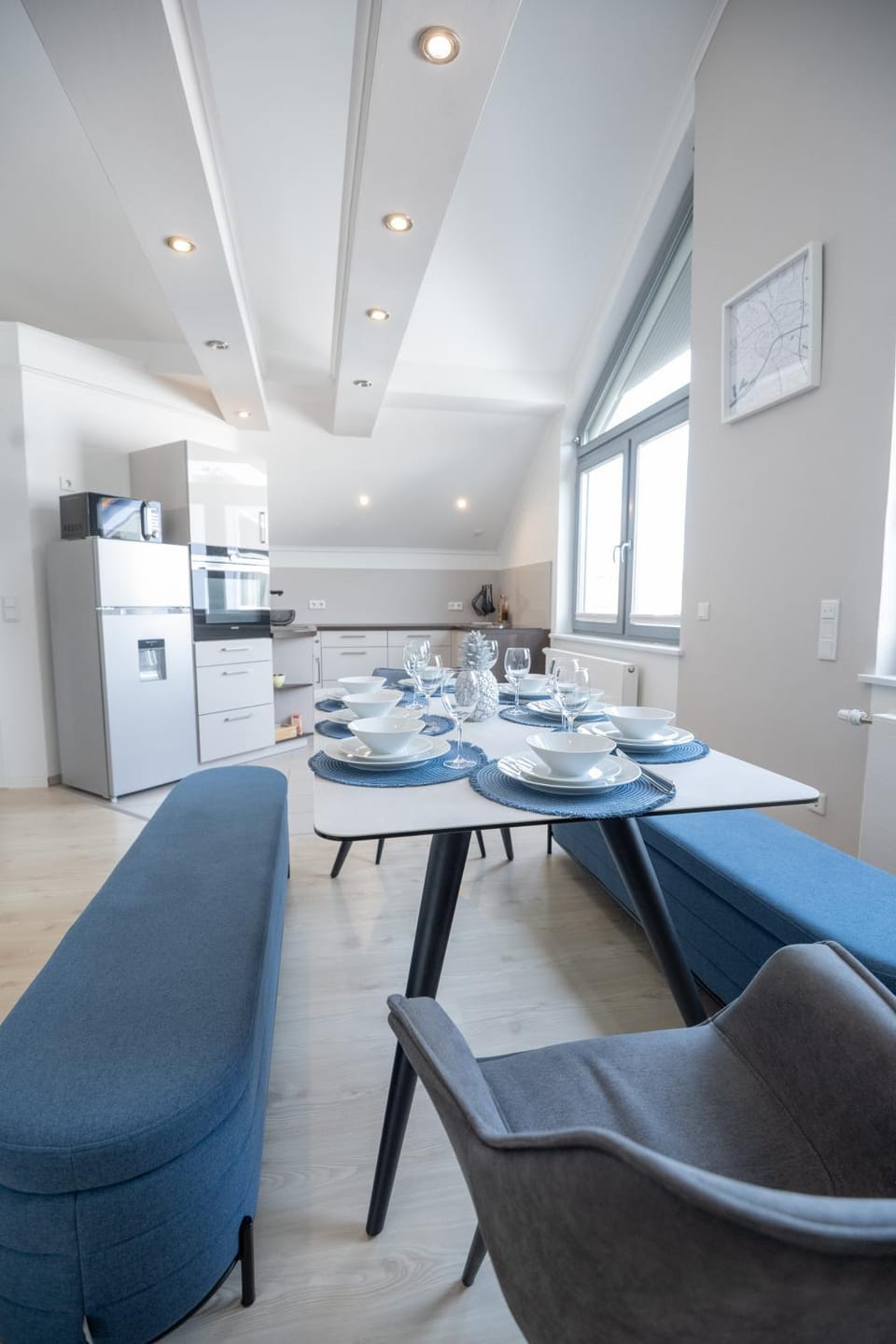 CASA 8070 Exklusive Maisonette-Wohnung 91 qm für Familien, Gruppen, Geschäftsreisende, inklusive Parkplatz, WLAN, Kaffee und Tee, voll ausgestattet für 1 bis 9 Gäste, zentrumsnah, Autobahn A9 Ingolstadt-Süd, Donau, Auwaldsee und Gewerbegebiet Apartment in Ingolstadt