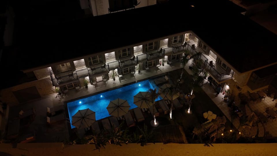 Night, Pool view