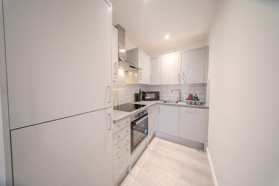 9 Royal Oak - 2 Bed - Free Parking - Perfect for Long Stays - by Rockman Residences Apartment in Brentwood