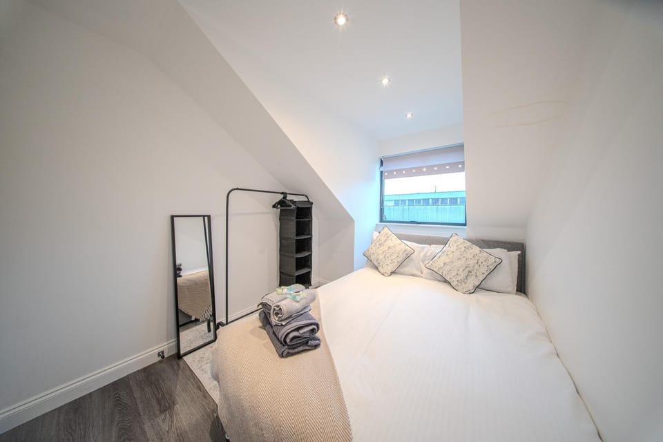 9 Royal Oak - 2 Bed - Free Parking - Perfect for Long Stays - by Rockman Residences Apartment in Brentwood
