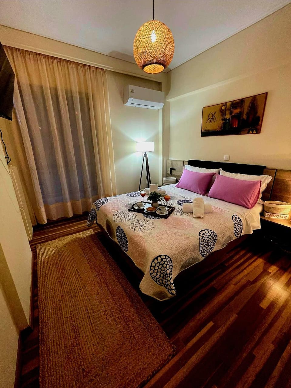 Bed, TV and multimedia, Bedroom, towels, air conditioner