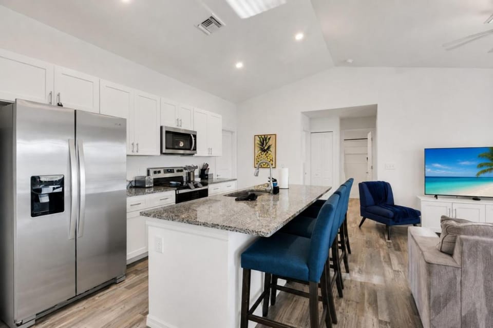 New With heated Pool and Pier! Ideal for 2 Families! House in North Fort Myers