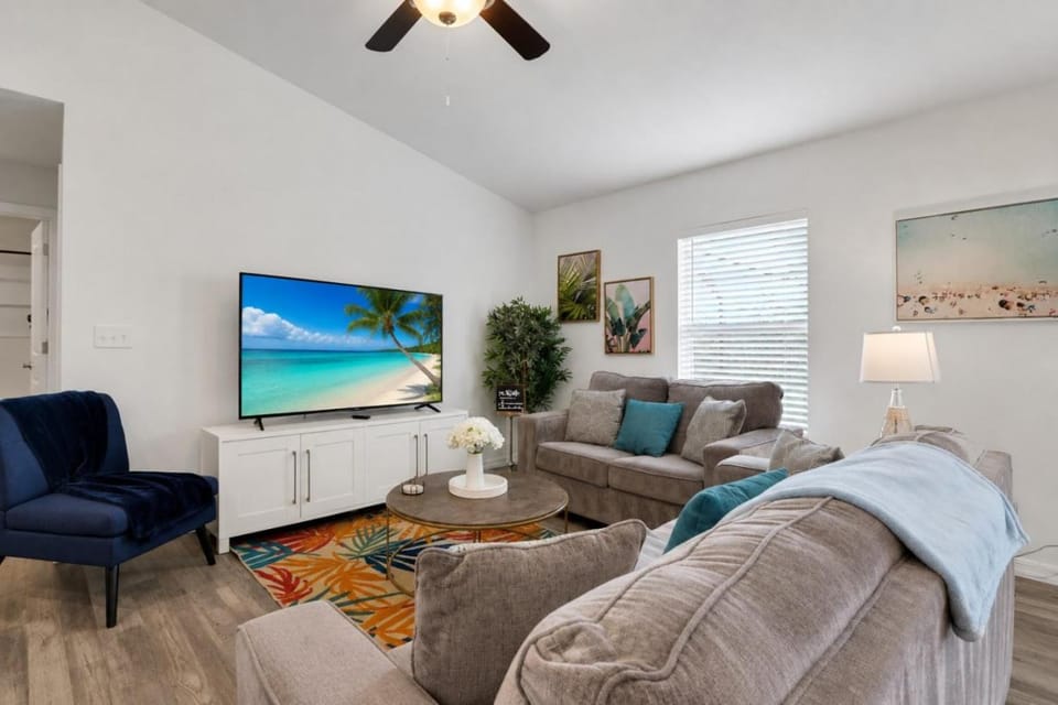 New With heated Pool and Pier! Ideal for 2 Families! House in North Fort Myers