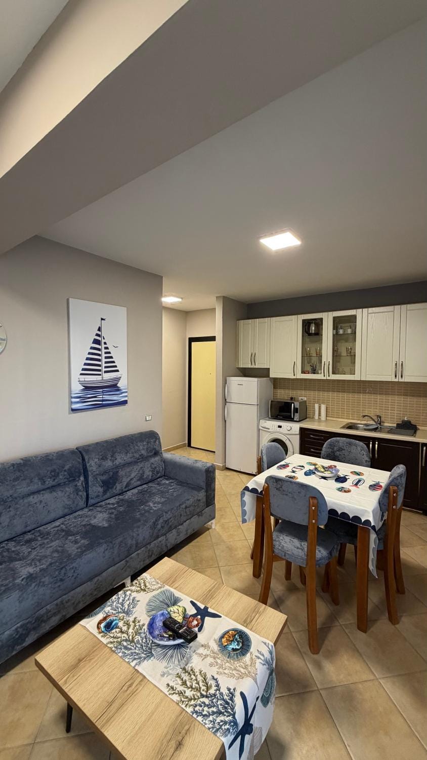 Kitchen or kitchenette, Living room, Seating area, Dining area, minibar, oven, stove
