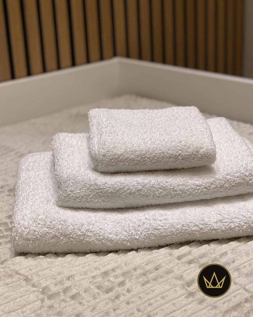 Bedroom, towels