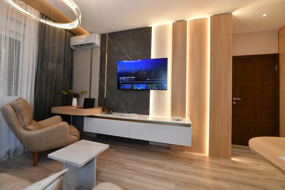 TV and multimedia, Living room, Photo of the whole room, Decorative detail, Seating area, air conditioner
