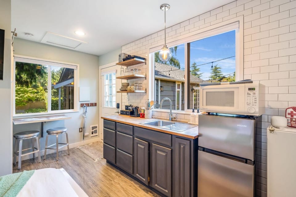 Kitchen or kitchenette