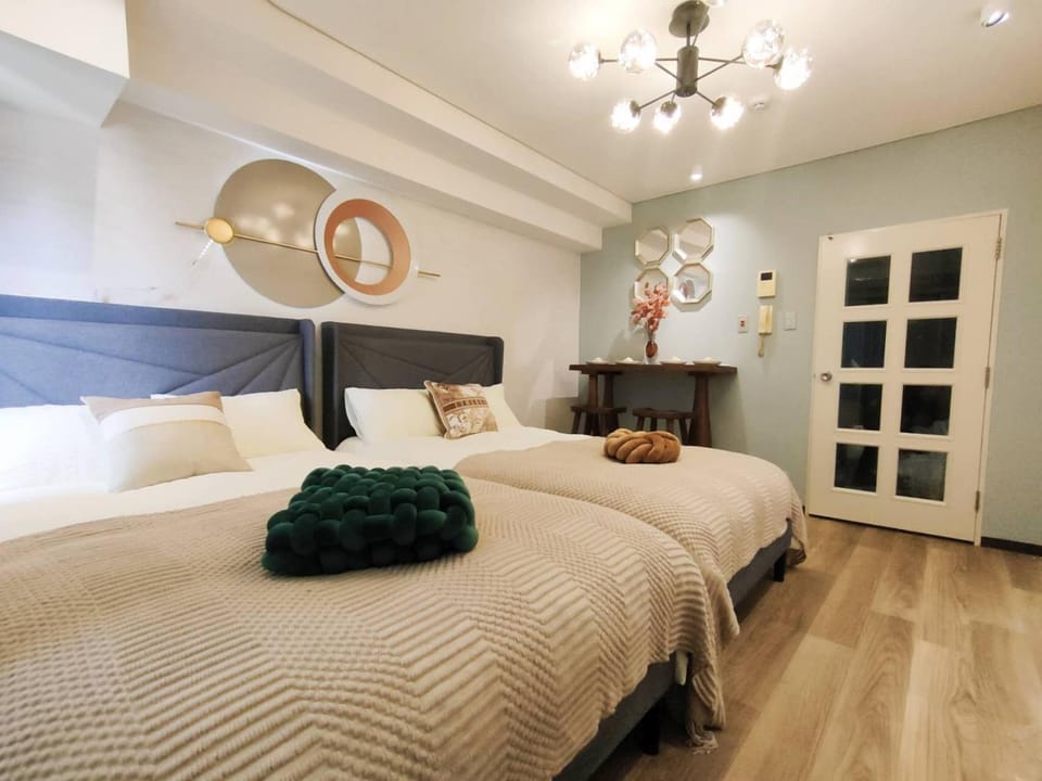 Photo of the whole room, Bedroom