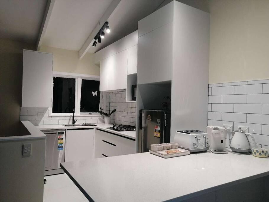 Takapuna Centre 3B plus Netflix House in Auckland