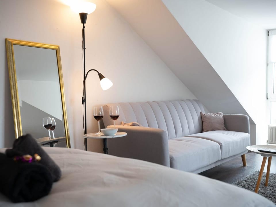 Bed, Living room, Photo of the whole room, Seating area, Bedroom