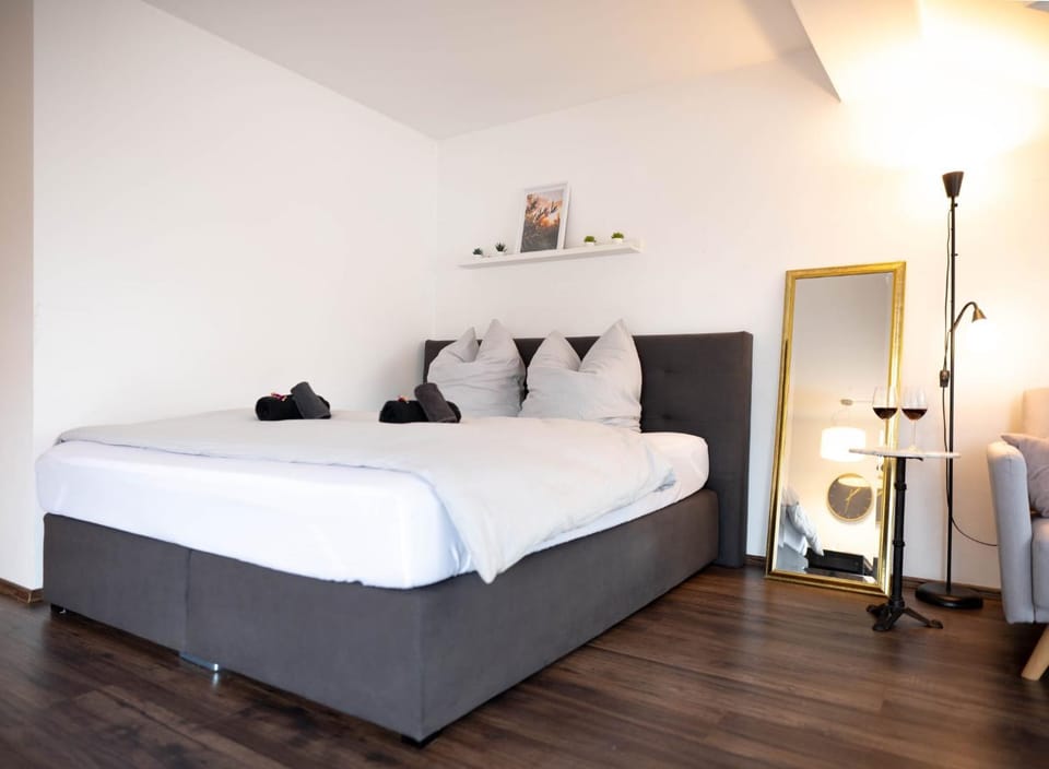 Bed, Photo of the whole room, Bedroom, towels