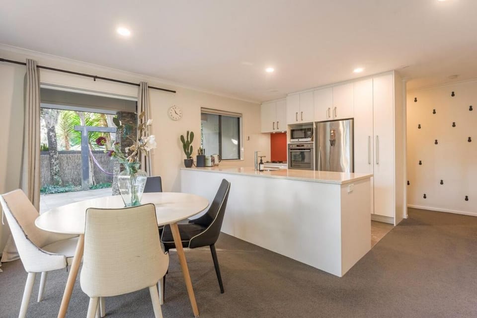 Resort Style in Urban Auckland Villa in Auckland