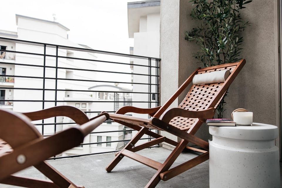 Patio, Living room, Seating area, sunbed